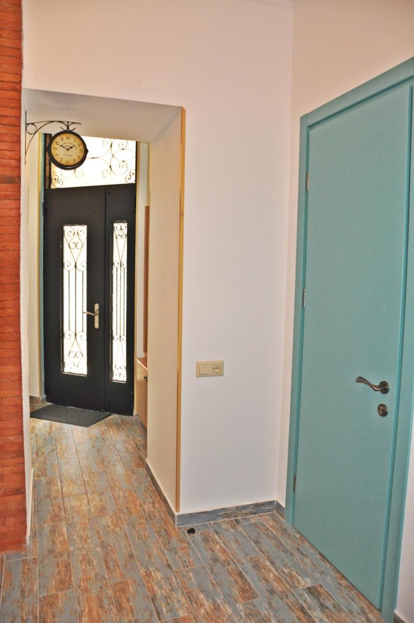 Comfortable Flat In Central Тбилиси Екстериор снимка